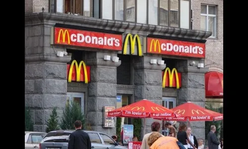 मॅकडोनाल्ड रशियातून गाशा गुंडाळणार