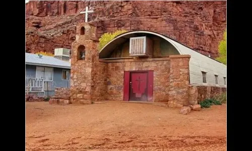 समुद्रसपाटीपासून हजारो फूट खाली वसलेले गाव