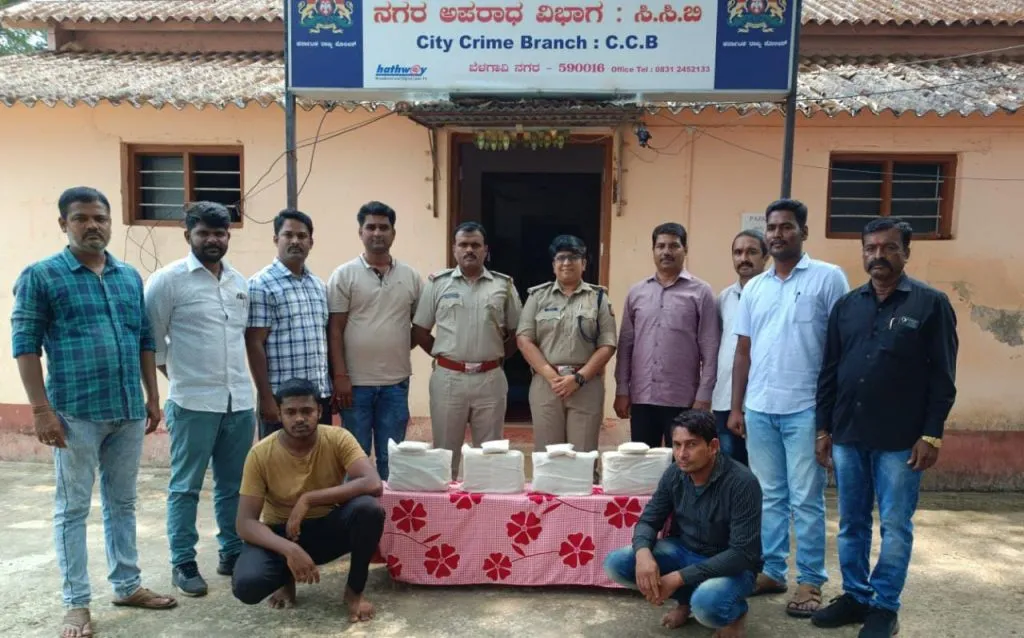 बॉक्साईट रोडवर गांजा विकणाऱया जोडगोळीला अटक