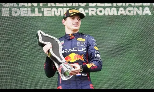 रेड बुलचा व्हर्स्टापेन विजेता