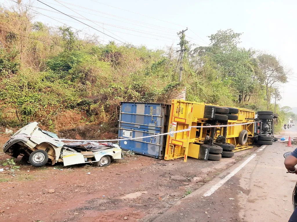 पर्वरी अपघातात कंटेनरसह दोन वाहनांचे नुकसान