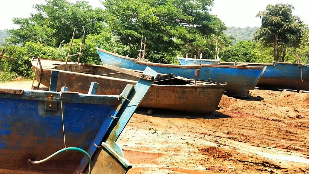 पोरस्कडे येथे बेकायदा रेती प्रकरणी 31 होडय़ा जप्त