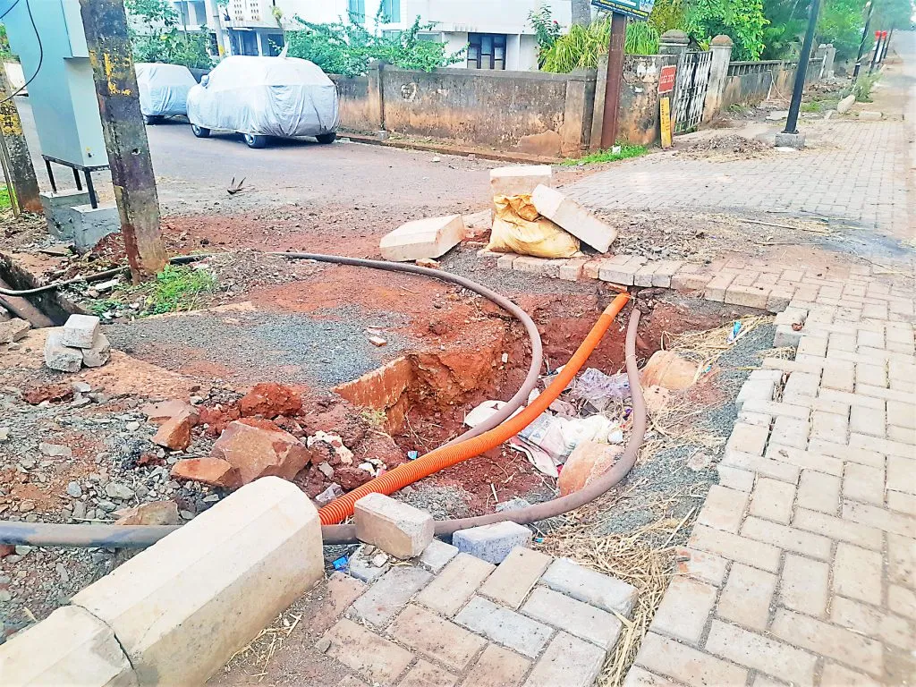 क्लबरोडवरील विकासकामे रखडली