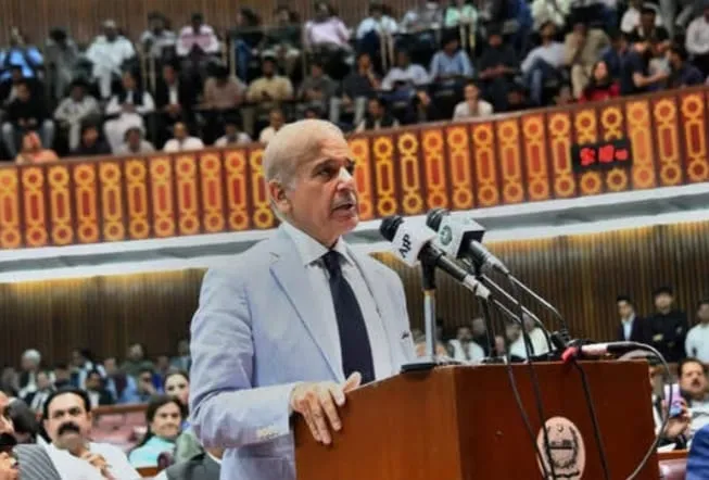 शाहबाज शरीफ मंत्रिमंडळाचा शपथविधी; 34 मंत्र्यांनी घेतली शपथ