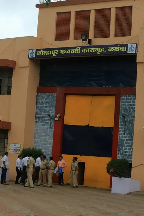 कळंबा कारागृहात अधीक्षकावरच हल्ला