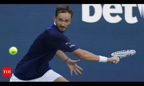 मेदवेदेव्हच्या पराभवामुळे जोकोविच पुन्हा अग्रस्थानी