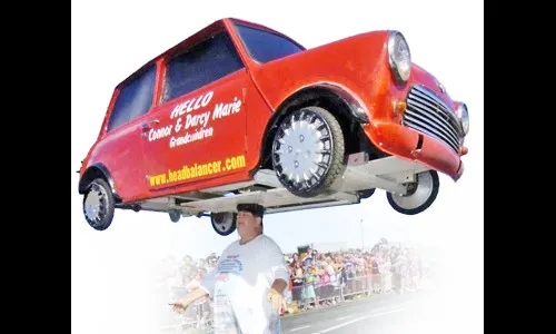 100 विश्वविक्रम नोंदविणारा अवलिया