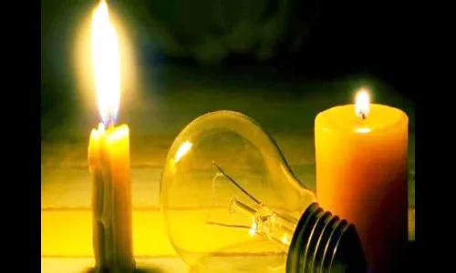 महाराष्ट्र अंधारात !