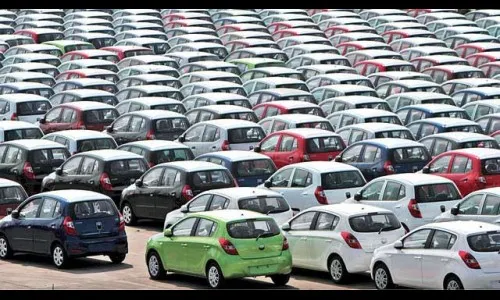 प्रवासी वाहनांच्या विक्रीमध्ये झाली घट