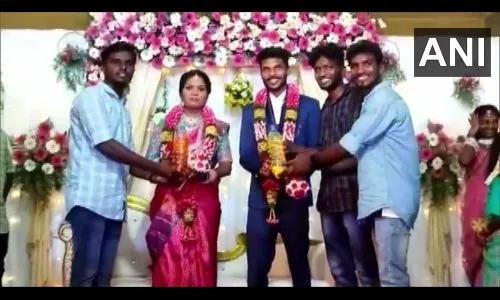 वधूवराला मिळालं पेट्रोल-डिझेल