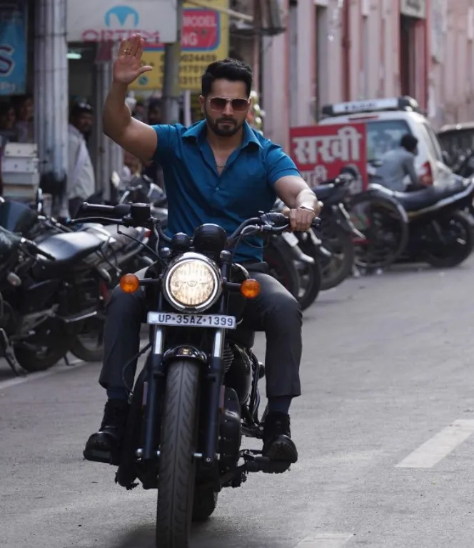 वरुणच्या आगामी चित्रपटातील फोटो झाले लीक