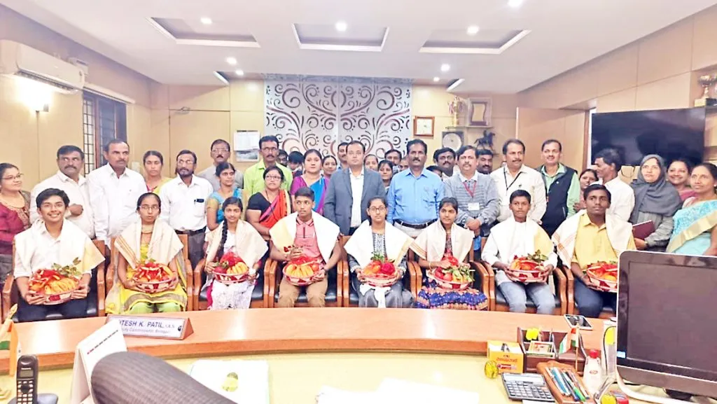 पैकीच्या पैकी गुण मिळविणाऱया दहावीच्या विद्यार्थ्यांचा गौरव