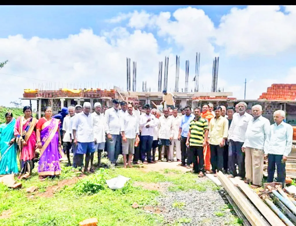 राजहंसगडावरील मूर्तीचे काम थांबविले