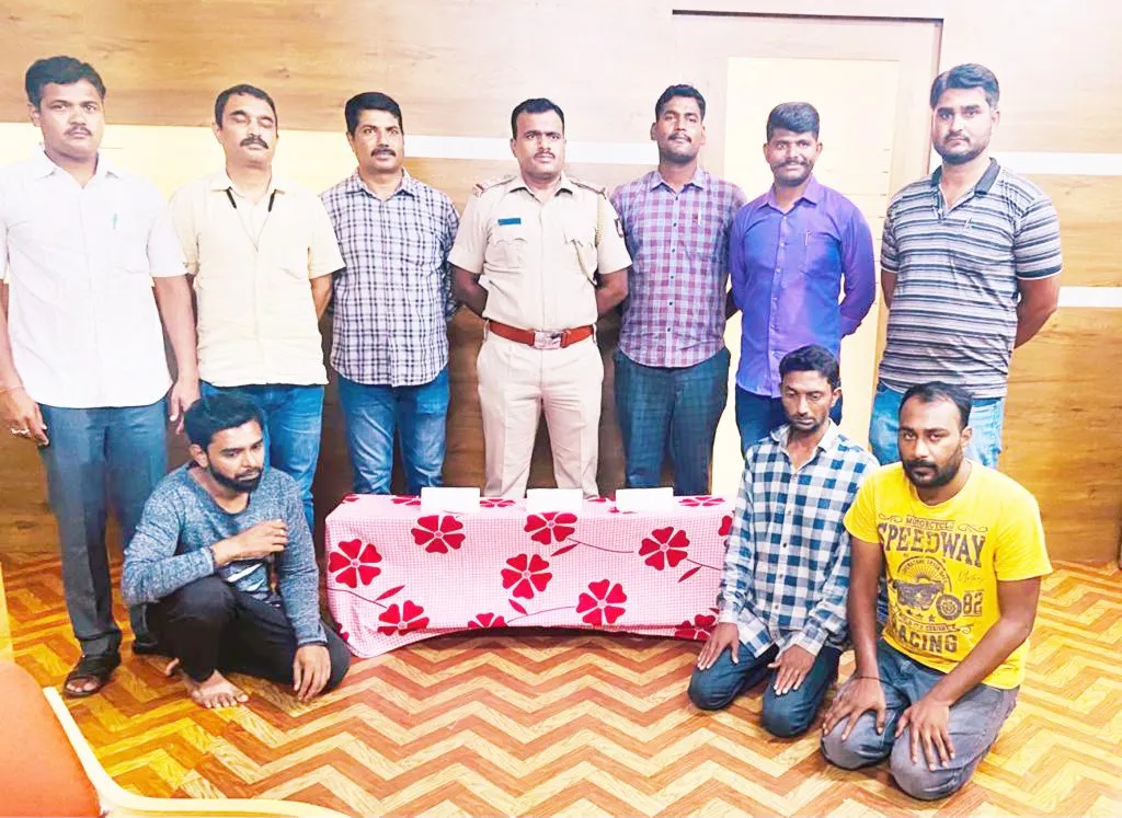 गँगवाडीजवळ पन्नी विकणाऱया त्रिकुटाला अटक