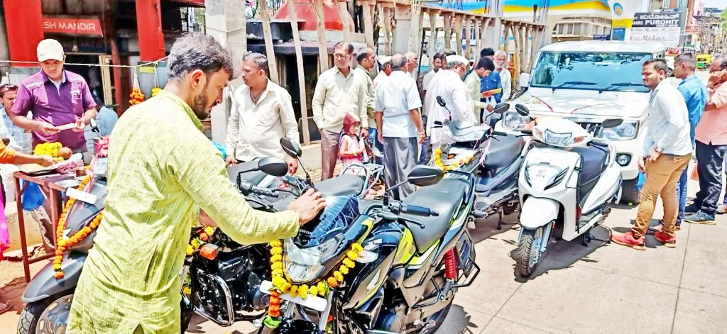 अक्षय्य तृतीयेचा साधला मुहूर्त