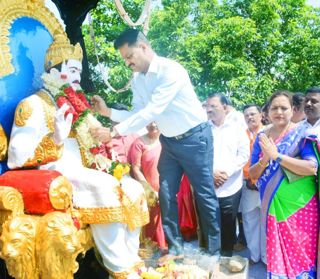 समाज परिवर्तनासाठी बसवेश्वरांचे अमूल्य योगदान