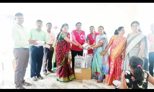 रेडक्रॉस-वेदांत फौंडेशनतर्फे मास्क वितरण