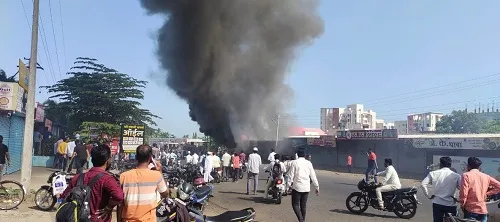 इस्लामपुरात चार दुकान गाळे आगीत खाक; 30 लाखांचे नुकसान