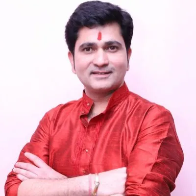 अभिनेता सुशांत शेलारच्या गाडीवर दगडफेक