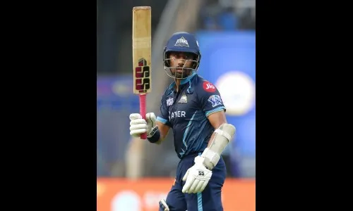 गुजरातचा चेन्नईवर 7 गडय़ांनी विजय