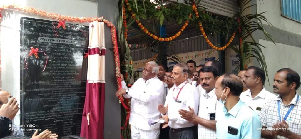 ‘२५ तास’ पाण्यावर तरंगत योगासने करण्याचा विक्रम..!