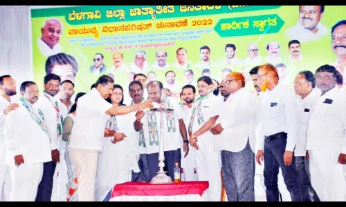 शिक्षकांच्या समस्या सोडविण्यास कटिबद्ध