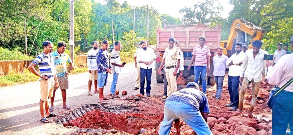 धारगळ येथे जलवाहिनीचे काम रोखले, स्थानिकांना अगोदर पाणी द्या