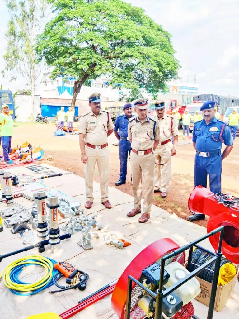 पोलीस आयुक्तांची अग्निशमन विभागाला भेट