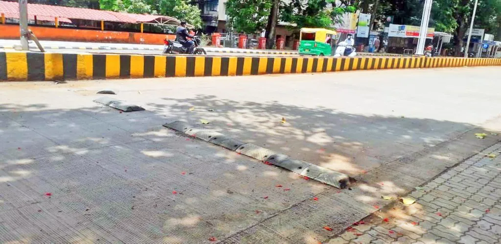 आरटीओ-चन्नम्मा चौकापर्यंतचे गतिरोधक कुचकामी