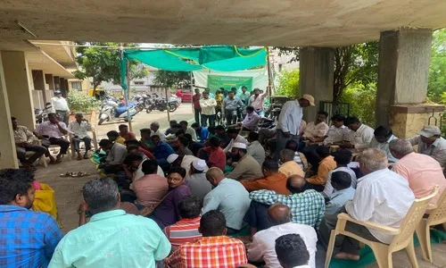 एपीएमसीतील व्यापाऱ्यांचे धरणे आंदोलन