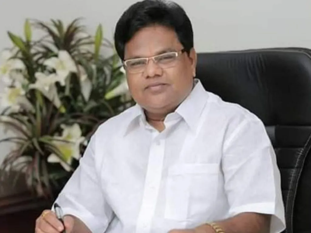 शिवसेना नेते तानाजी सावंत यांच्या गाडीला अपघात