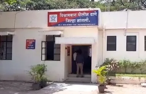 पत्नीला नांदवायला पाठविण्यास नकार दिल्याने जावयाची आत्महत्या; सासऱ्यासह चौघांविरुद्ध गुन्हा दाखल