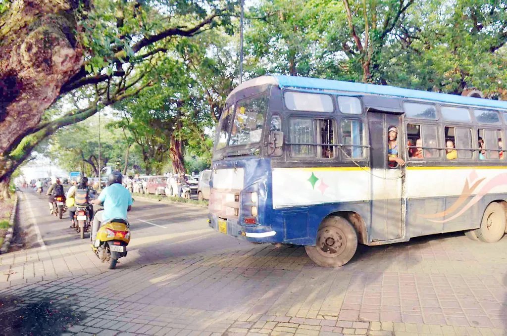 पणजीत नियमित वाहतुकीतील बदलामुळे खोळंबा