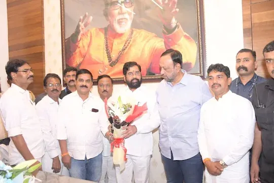 सेनेला पुन्हा धक्का; नवी मुंबईतील आणखी 5 नगरसेवक शिंदे गटात