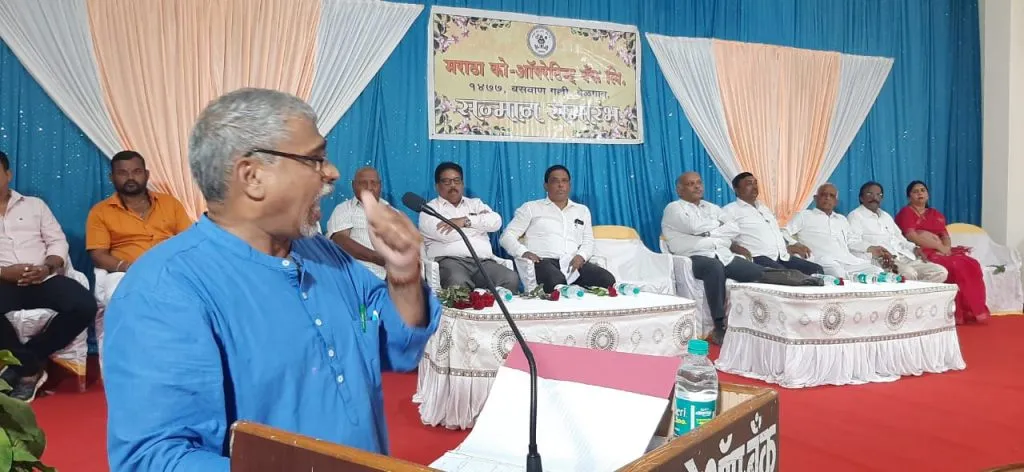 मराठा बँकेतर्फे गुणी विद्यार्थ्यांचा सत्कार