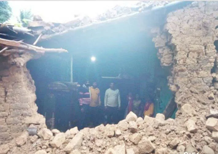 मुर्कवाड येथे भिंत कोसळून माय-लेकीचा मृत्यू