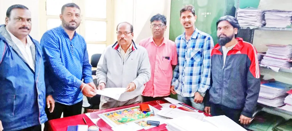 मच्छे रस्त्यावर गतिरोधक बसविण्याची मागणी