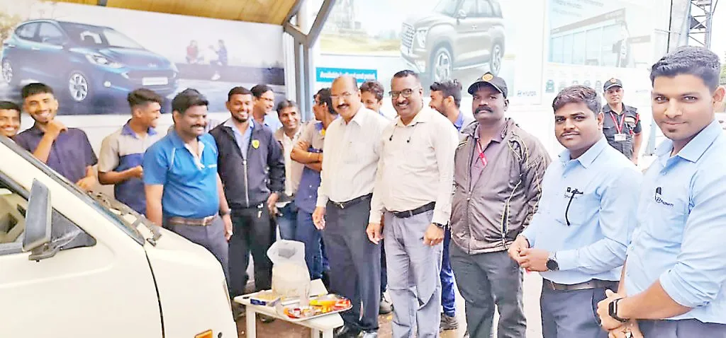 नागशांती हय़ुंडाईच्या मोबाईल व्हॅनचे उद्घाटन