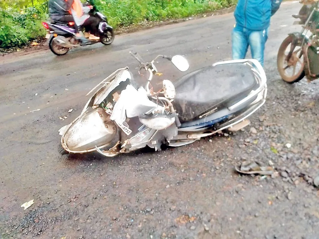 स्कॉर्पिओची दुचाकीला धडक, दोघे गंभीर