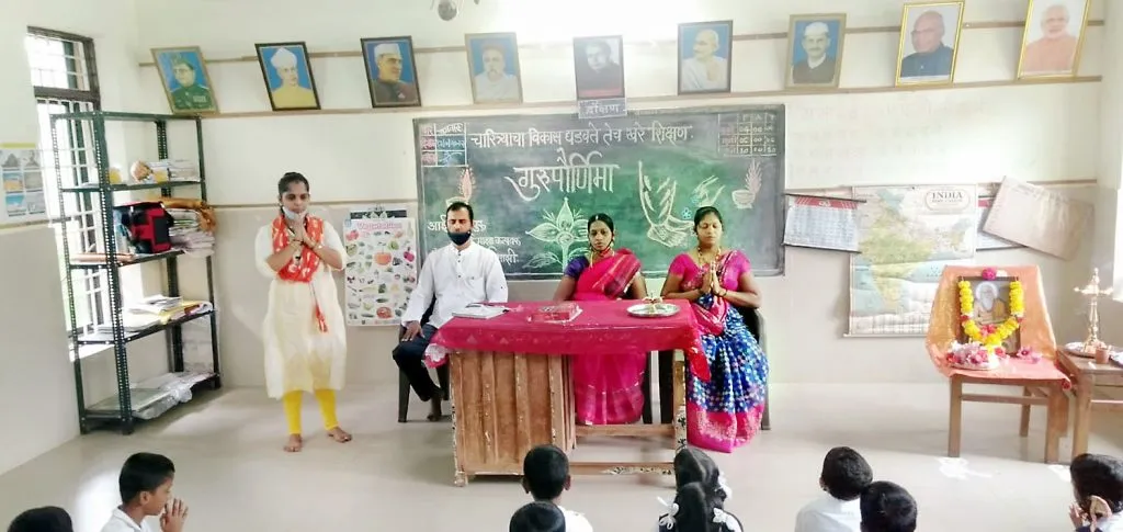 स.प्रा. धाटवाडा पडोशे येथे गुरूपौर्णिमा उत्साहात साजरी