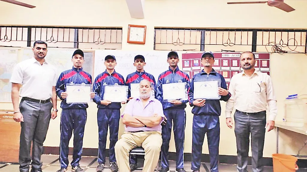 लोकमान्य टेनिंग अकॅडमीच्या विद्यार्थ्यांचा निरोप समारंभ