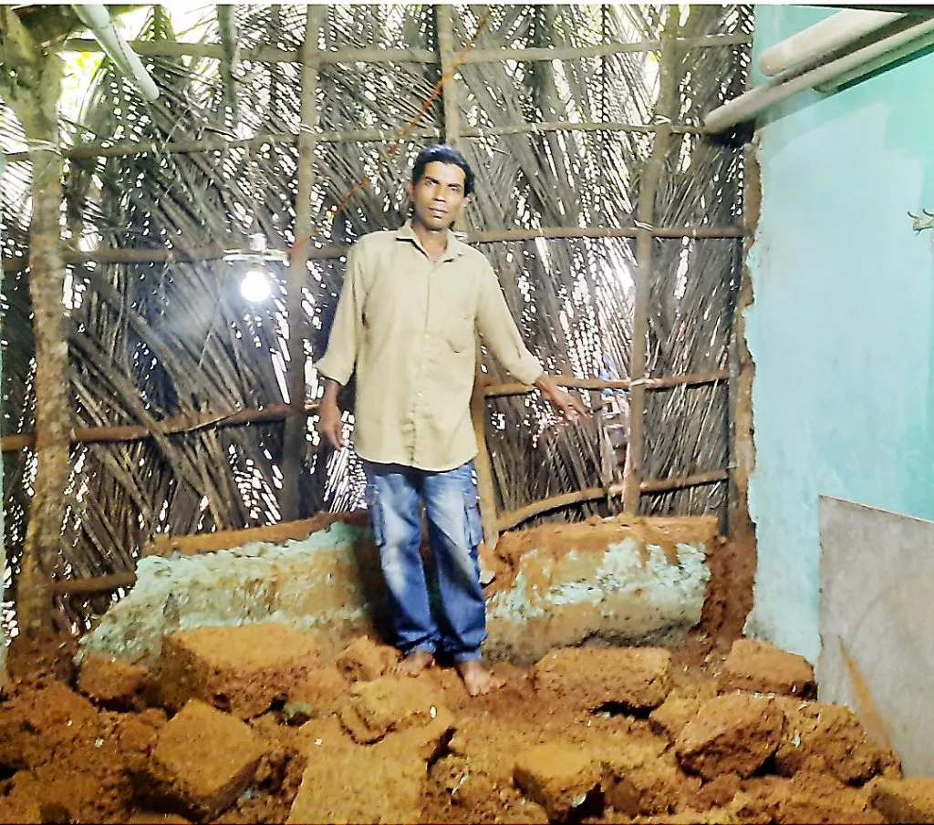 शिवोलीत घराची भिंत छपरासह कोसळली