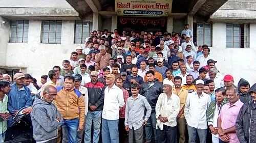 Kolhapur; शाळेत हजर राहण्यास ‘त्या’ शिक्षकाला विरोध; ग्रामस्थांकडून शिक्षकाच्या प्रतिमेचे दहन