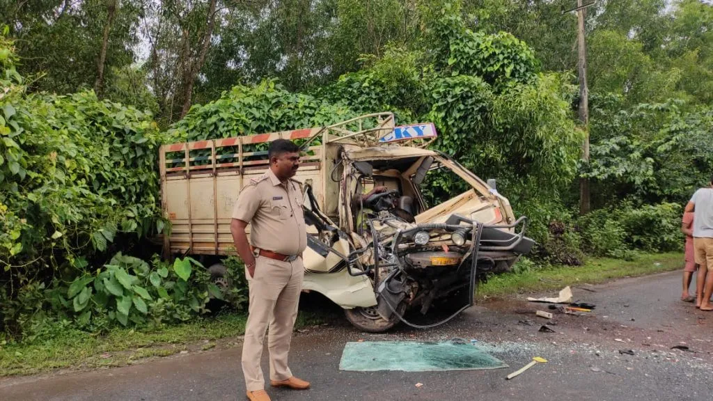 कंटेनर व मालवाहू रिक्षा अपघातात युवक ठार