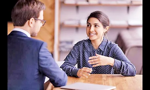 मुलाखतीमध्ये उत्तरे देताना