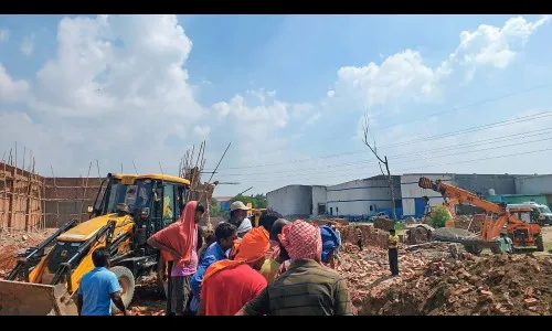 दिल्लीत भिंत कोसळून पाच कामगारांचा मृत्यू