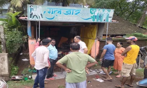 वेंगुर्लेत कापड दुकानाला आग लागून लाखोंंचे नुकसान