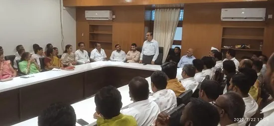 रावतेंचे भाषण ऐकून सेनेच्या पदाधिकाऱ्यांना अश्रू अनावर