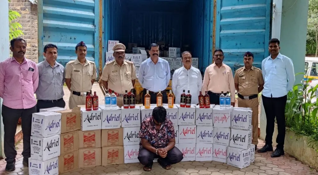 गोवा बनावटीच्या मद्याची औषधाच्या नावाखाली तस्करी