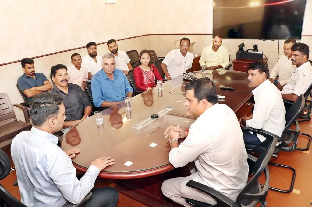 साळगाव मतदारसंघाच्या विकास कामाबद्दल माजी मंत्री जयेश साळगावकरांची मुख्यमंत्र्यांशी चर्चा